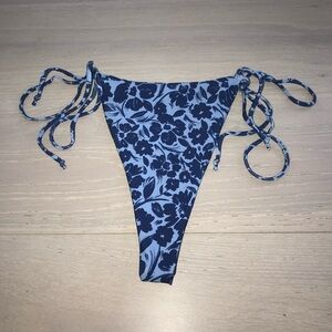 Skatie Floral Blue Bikini bottoms sz M medium